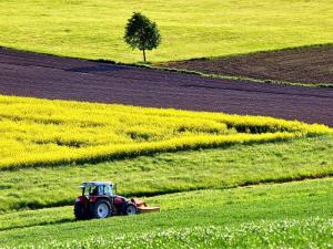 POMEMBNO OBVESTILO kmetom - Kmetijski razpis za leto 2023  IZJEMOMA odprt in zaključen do konca meseca junija 2023